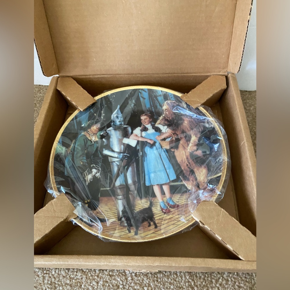 The Hamilton Collection We’re off to see the wizard first issue plate